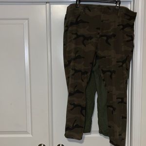 Womens 2pairs of pants 2x stretchy leggings camouflage and drawstring pants EUC